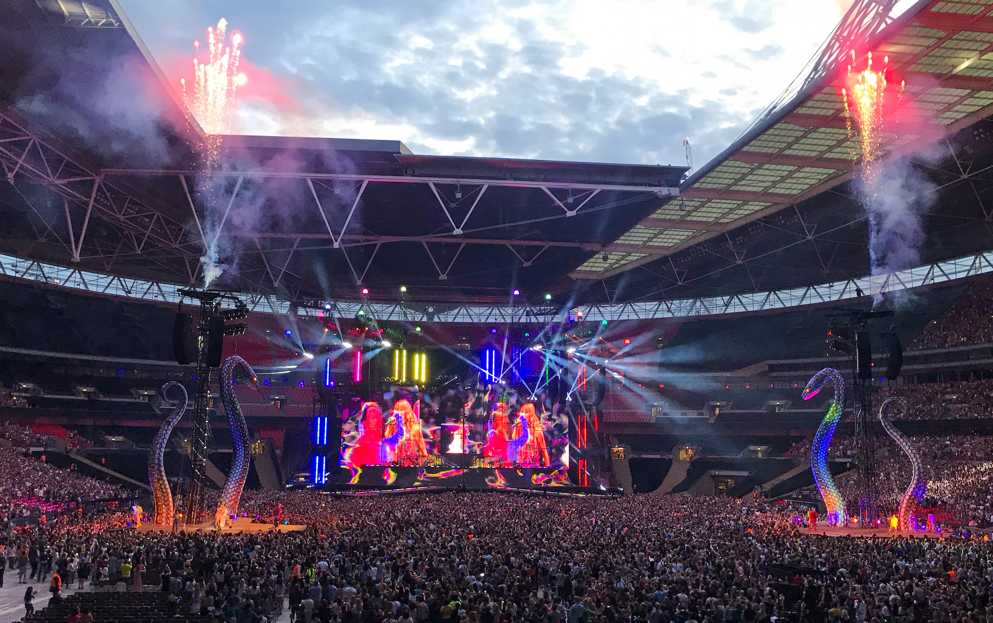 Taylor Swift's Reputation Stadium Tour London 2018. Wembley Stadium Stage, Shake It Off