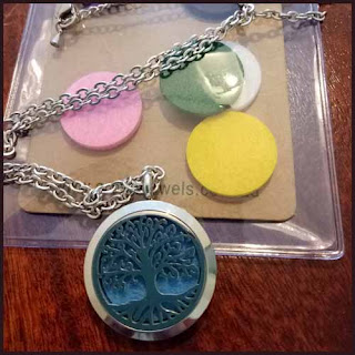 Aromatherapy necklace set