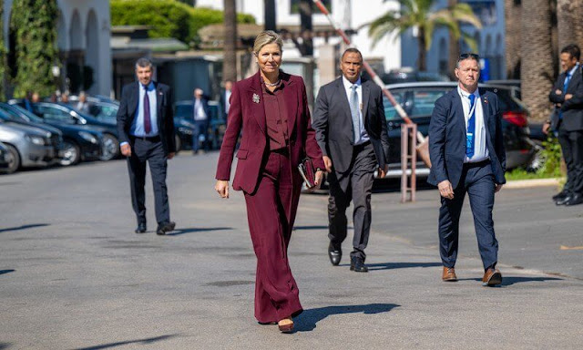 Queen Maxima wore a red blazer and red shirt and red trousers by Claes Iversen. Diamond brooch, diamond, earrings