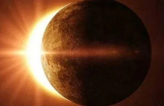 Surya Grahan 2023: कल शनिवार 14 अक्टूबर 2023 को लगेगा साल का अंतिम सूर्य ग्रहण, जानें समय, सूतक काल, प्रभाव और उपाय