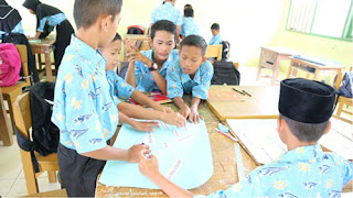 Pentingnya pendidikan huruf bagi generasi anak bangsa harus dipahami oleh setiap orang Pentingnya Pendidikan Karakter bagi Generasi Anak Bangsa 