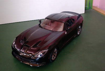 Miniatura de metal Maisto  Carro SRT Viper GTS preto,  escala 1/18  Maisto R$ 60,00