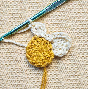 Online Let's Crochet a Quick Daisy Finger Ring Course · Creative