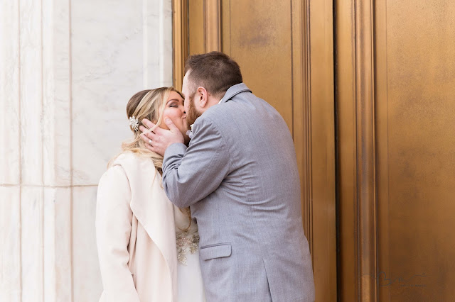 bride and groom  in front of the detroit institute of arts kissing