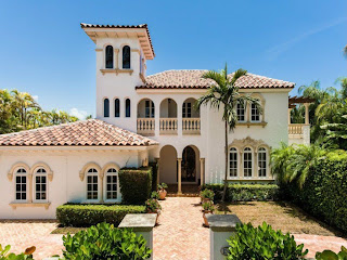 Foto del interior de una mansion al lado del mar en el area metropolitana de Miami