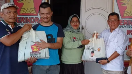 Ratusan Warga Padangpariaman Terima Paket Sembako Andre Rosiade, Happy Neldy: Banyak yang Teriakkan Andre Gubernur