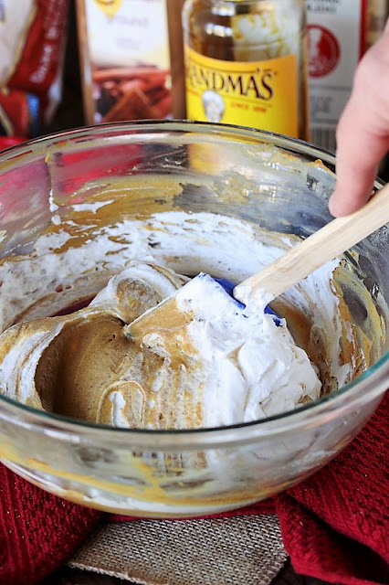  Grab some molasses and those classic gingerbread spices from your pantry and whip up a ba Creamy Gingerbread Dip