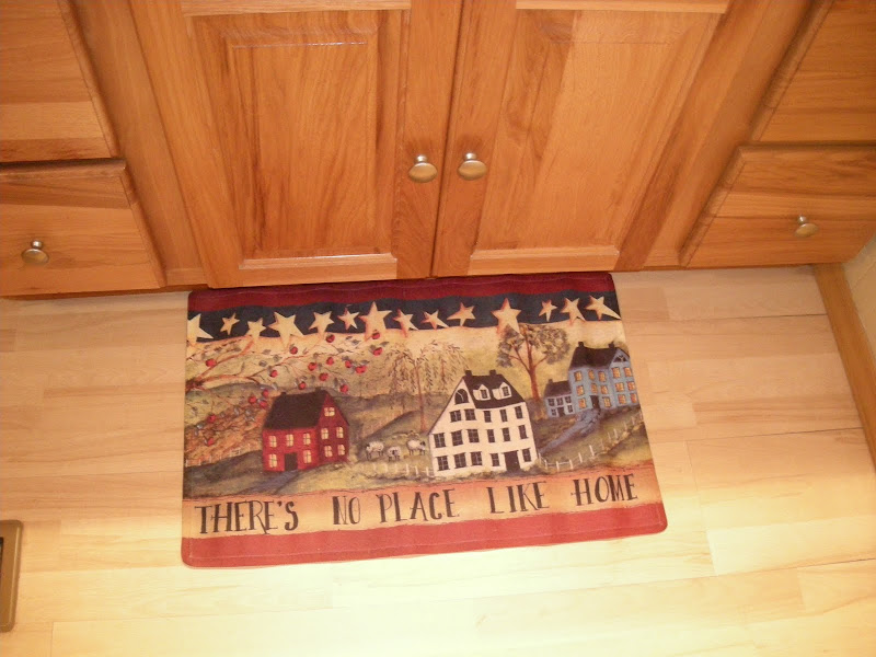 And the bath rug in front of the sink.. title=