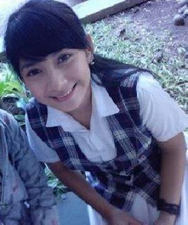 Artis Cantik Dinda Kirana