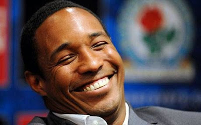 Il calciatore inglese Paul Ince che ride