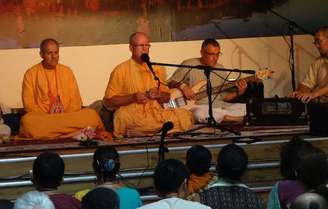 BB Govinda Maharaja Leads a Sweet Hare Krishna Kirtan