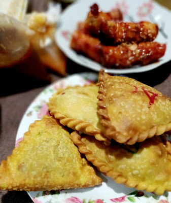 Berbuka Puasa Dengan Karipap Bakar Dan Popia Sira