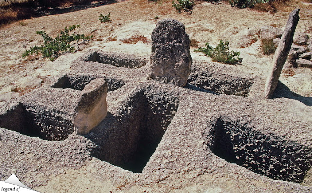 ミノア文明・アルカネス遺跡・ミケーネ様式竪穴墓群 Mycenaean Style Shaft Grave, Archanes／©legend ej