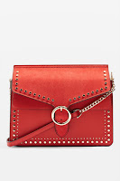 http://fr.topshop.com/fr/tsfr/produit/sac-%C3%A0-bandouli%C3%A8re-clout%C3%A9-peony-7451592