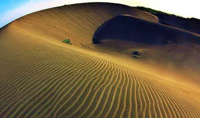 berselancar di gumuk pasir bantul