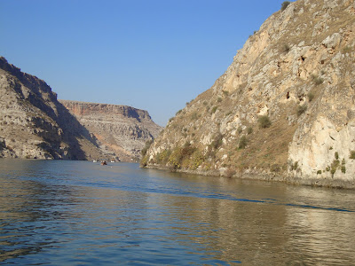 HALFETİ, SU SPORLARI, BATAN KÖY, SUYUN ALTINDA KALAN KÖY, RUM KALE, KRAL KIZI MAĞARASI, halfeti, tekne turu, şabot, asma köprü