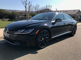 Front 3/4 view of 2019 Volkswagen Arteon 2.0T SEL Premium R-Line w/4MOTION