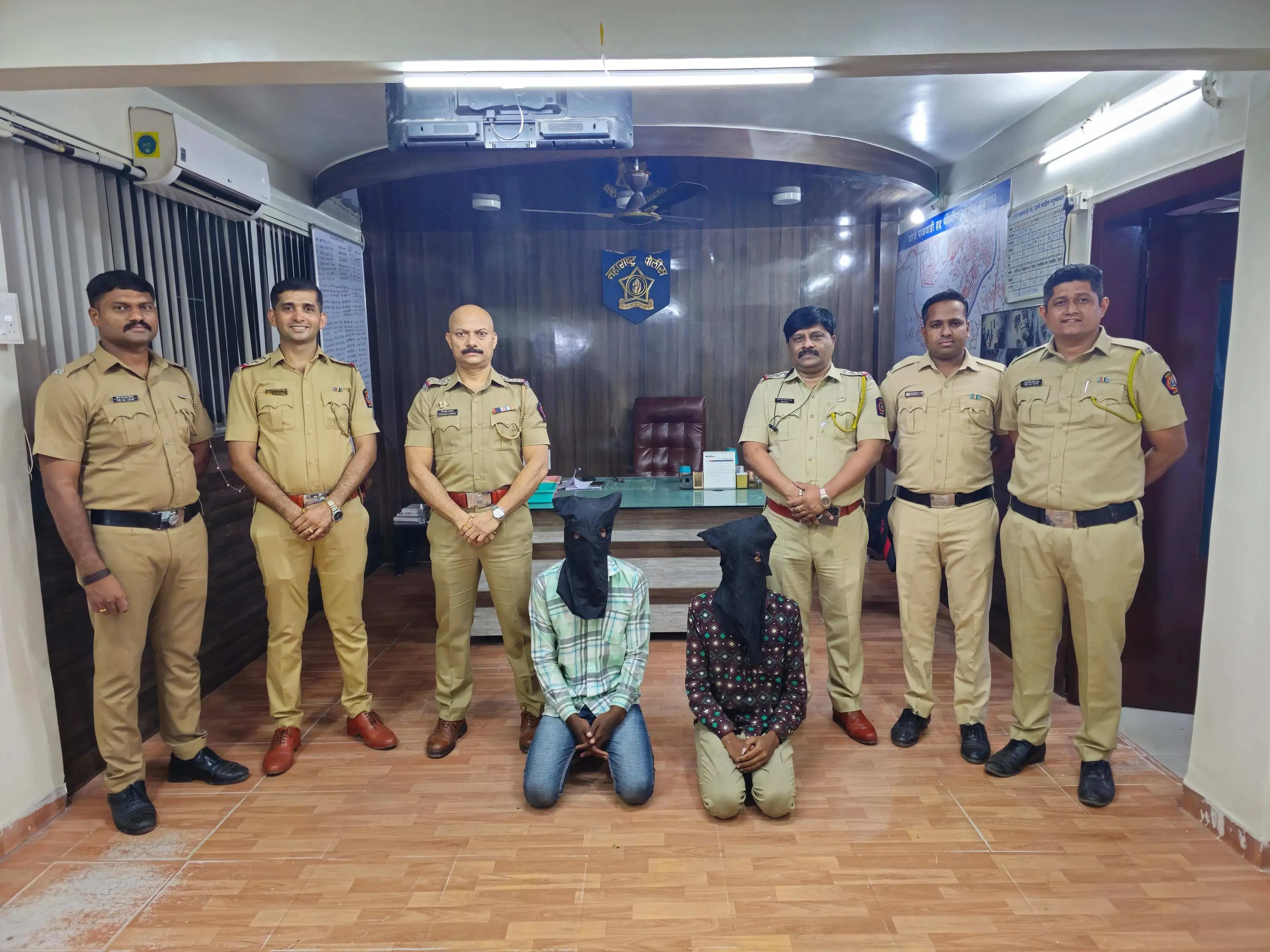 A rickshaw driver robbed a passenger going from Warje to Chandni Chowk; The rickshaw driver and his accomplices were arrested