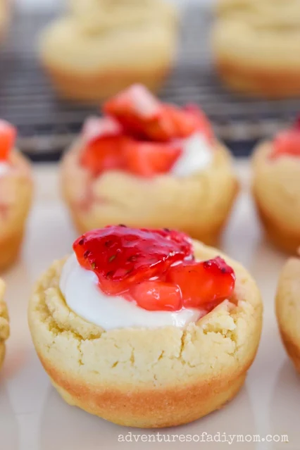 strawberry cream cheese cookie cups