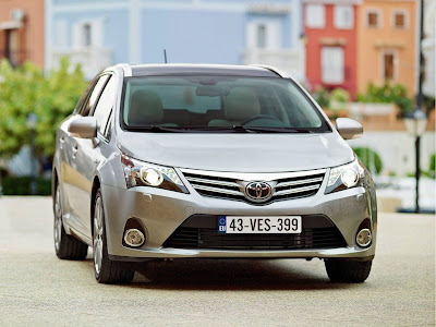 2012 Toyota Avensis Standard Resolution Wallpaper 2