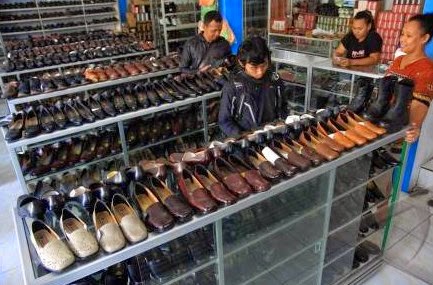 Kerajinan Sepatu dan Sandal Kulit Cibaduyut Bandung