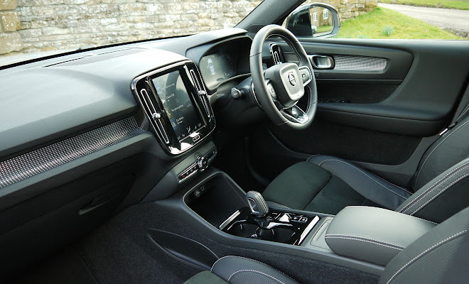 Volvo XC40 front interior