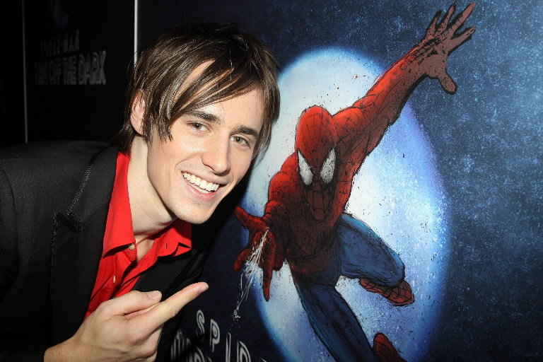 Reeve Carney - HD Wallpapers