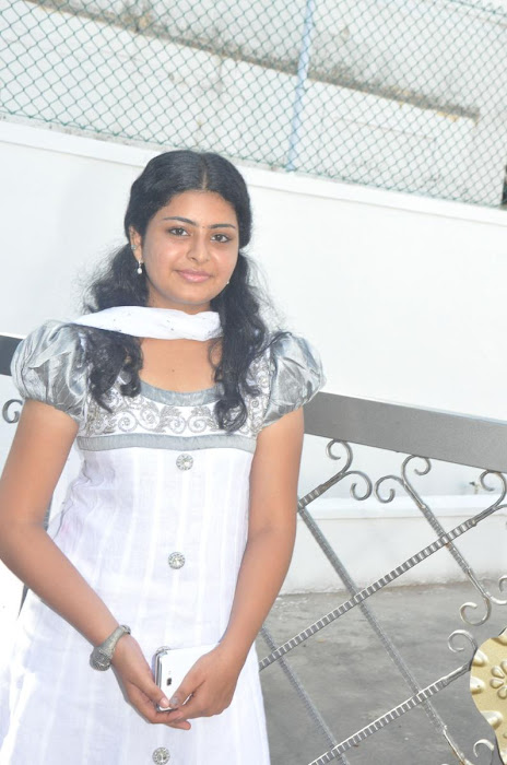 Swathi Arasu hot Churidar wallpapers free