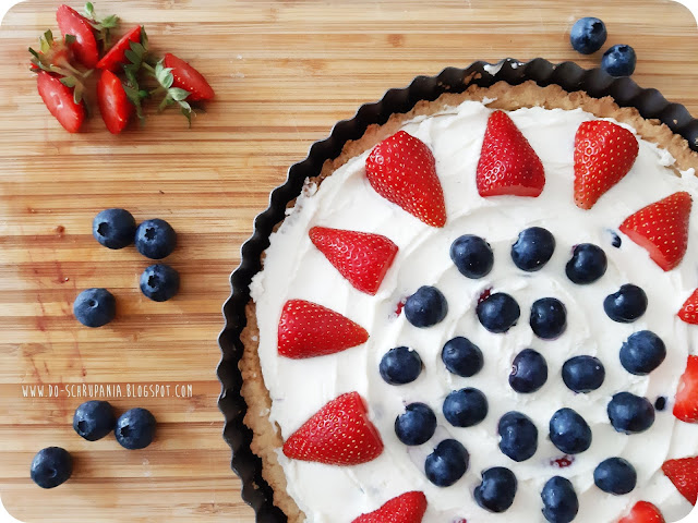 Tarta z kremem z mascarpone i owocami