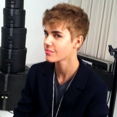 justin bieber short haircut 2011. justin bieber new haircut 2011