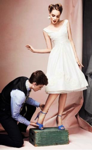 Romantic Gift Receiving Etiquette