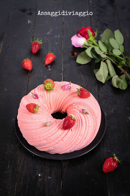 Torta intreccio di rose e fragole