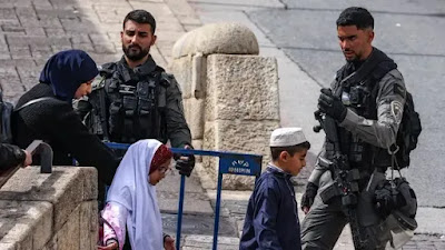 Bunker ditutup untuk Muslim & Kristen di Israel, saat rudal Iran menghantam