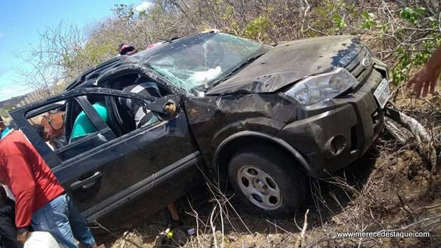 Professoras de Santa Cruz do Capibaribe sofrem acidente em estrada da Paraíba