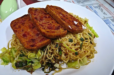 Hoi On Cafe (海安㗎啡室), luncheon meat noodles