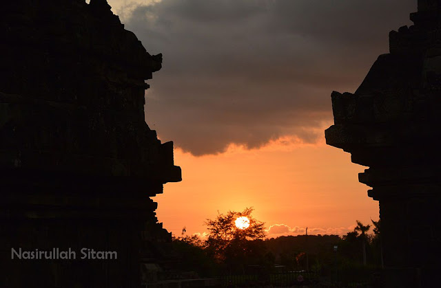 Ditemani sunset candi Plaosan