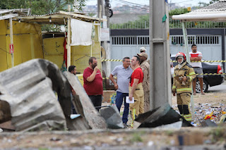 Explosão destrói barracas de fogos de artifício em Campina Grande