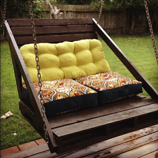 DIY Pallet Swing