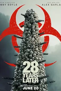 Poster resmi menara tengkorak – 28 Years Later Menara tengkorak menjulang tinggi dengan simbol biohazard merah di latar belakang, disertai teks rilis film.
