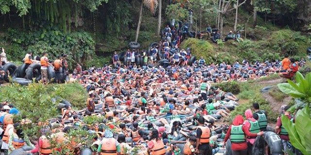  Tempat Wisata di Yogyakarta memang mempunyai banyak sekali variasi yang sangat bermacam-macam Serunya Menyusuri Goa Pindul Yogyakarta, Goa Tapi ada Airnya