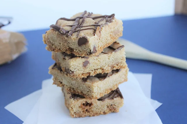 Simple and yummy S'more Cookie Bars Recipe perfect for feeding a large crowd or just an afternoon treat