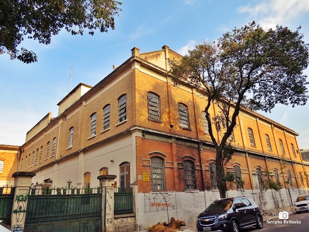 Vista ampla da fachada e lateral da Antiga tecelagem das Industrias Francesco Matarazzo - Brás - São Paulo