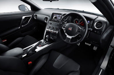 2011-nissan-gtr-dashboard