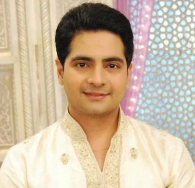 Karan Mehra Family Wife Son Daughter Father Mother Marriage Photos Biography Profile