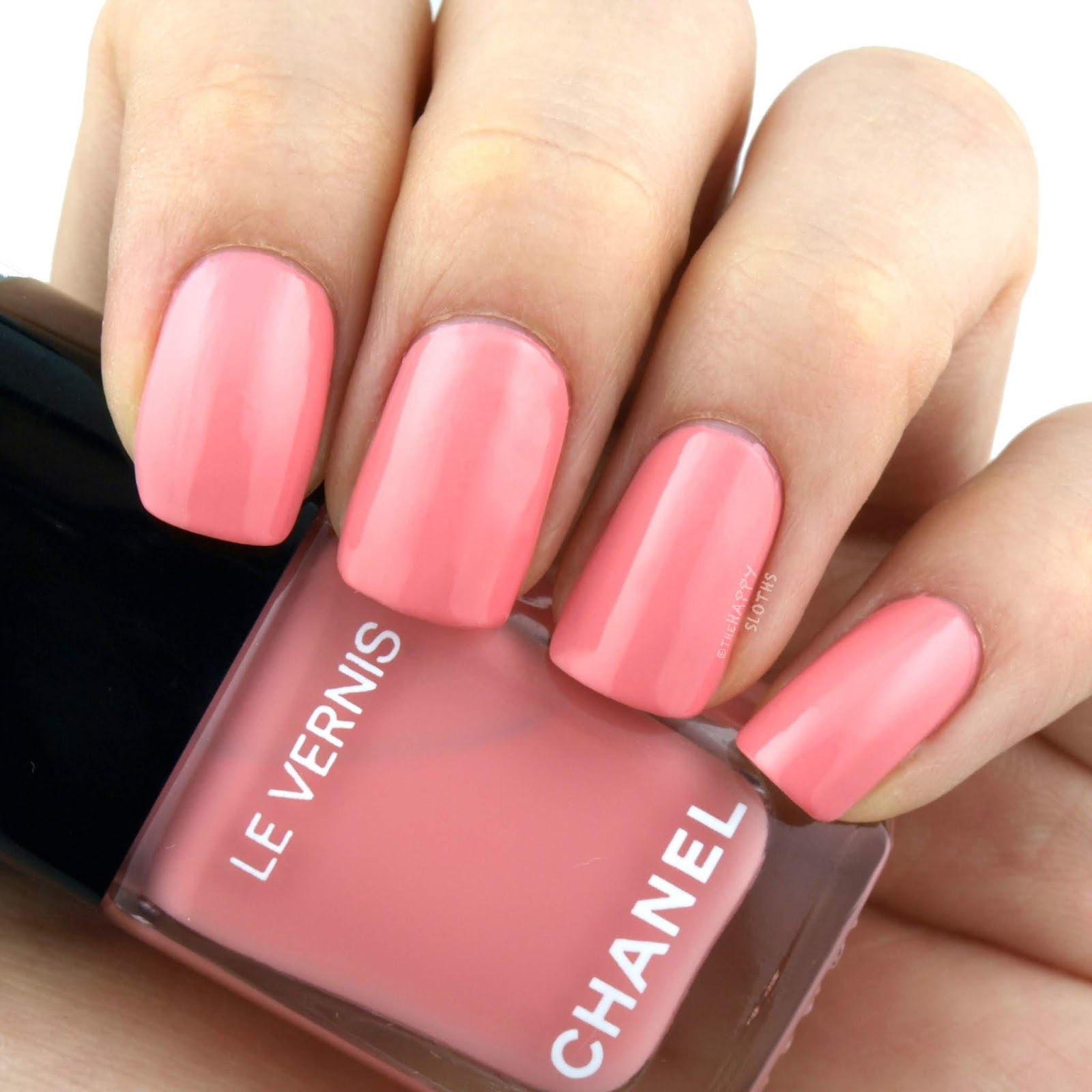 Chanel Cruise 2018 | Le Vernis Nail Polish in "610 Halo": Review and Swatches