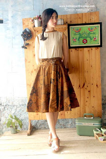 Model Baju Batik Kombinasi