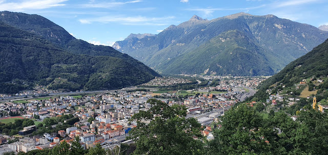 Photo 64/90 - Bellinzona vue depuis le chate...