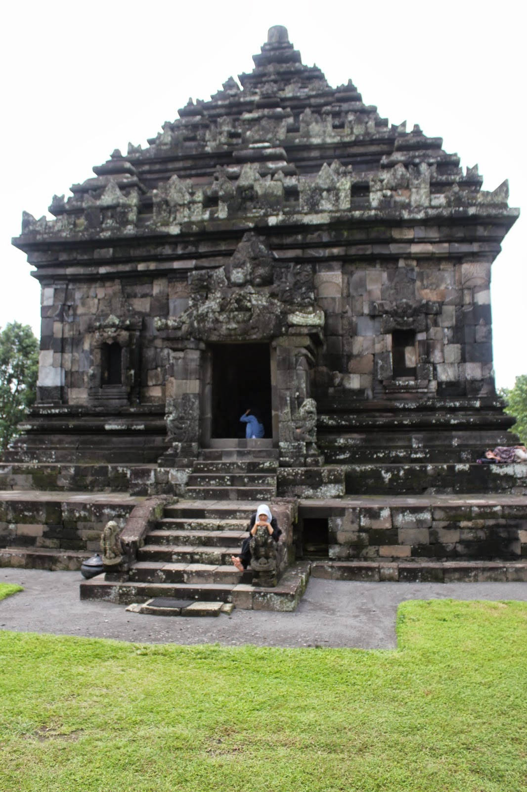 Karya Arik: Makalah Kebudayaan Yogyakarta (Candi Ijo)