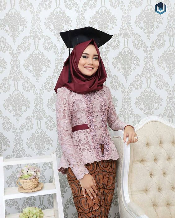 67 Model Kebaya Wisuda Modern Berbagai Motif Terbaik 2019 