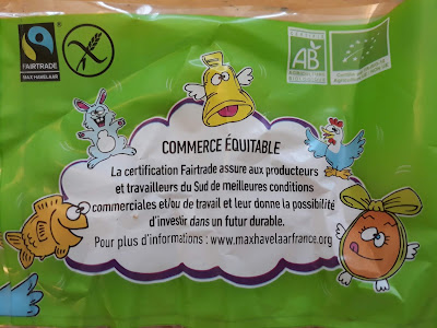 étiquette expliquant le commerce équitable sur un embalage de chocolats pour enfants